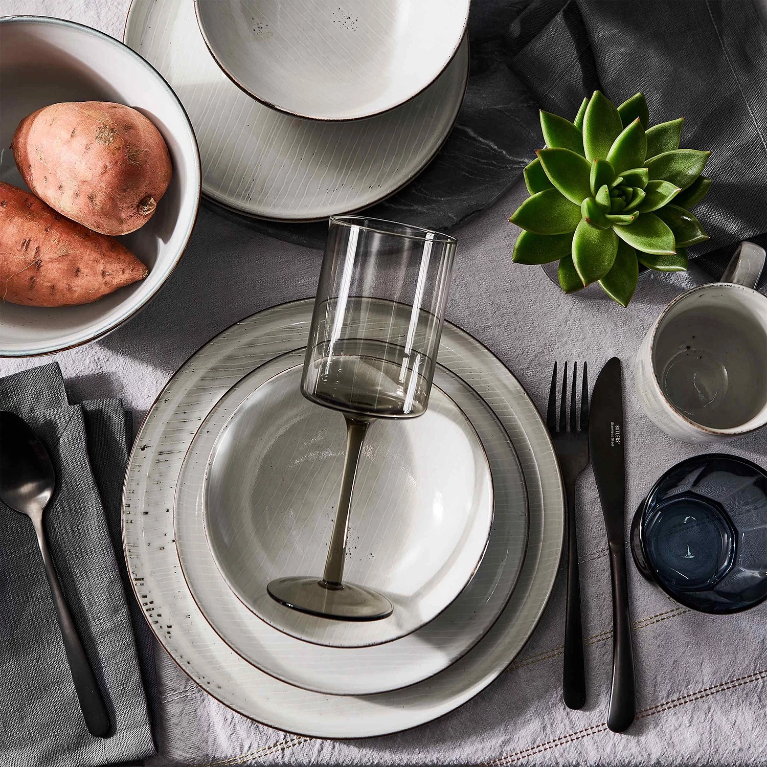 Butlers Couverts KINGS (16 éléments) - Noir brillant – Image 4