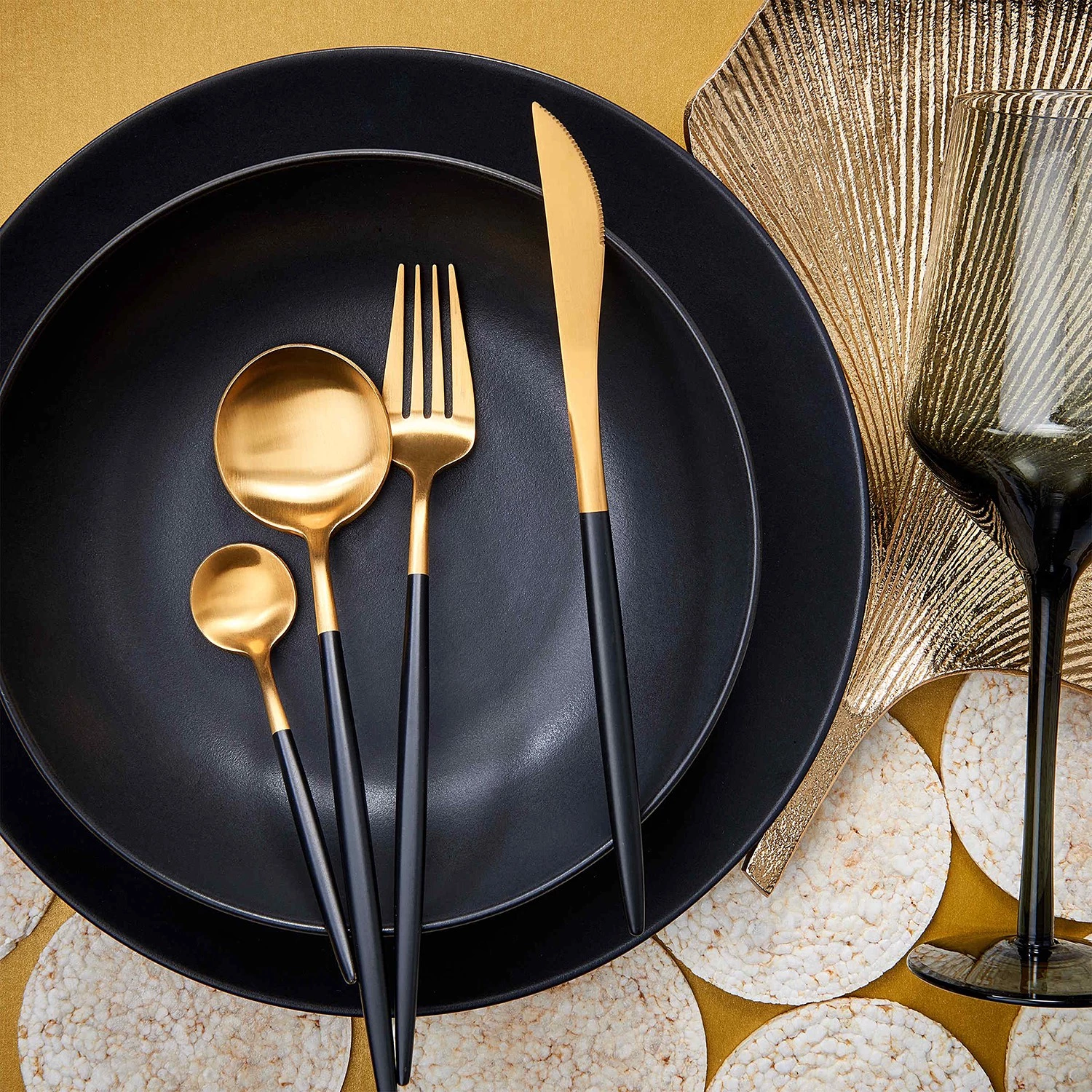 Butlers Couverts STILETTO (16 éléments) - Noir / Doré – Image 4