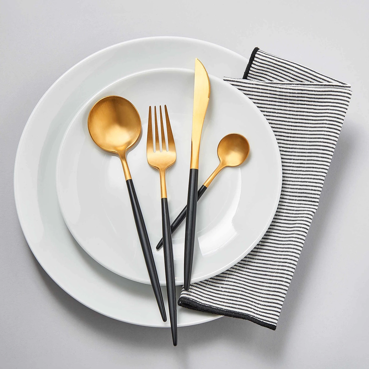 Butlers Couverts STILETTO (16 éléments) - Noir / Doré – Image 3